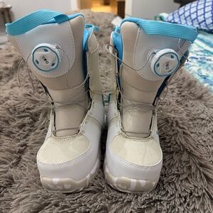 Burton Grom BOA snowboard boots